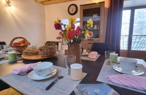 Sauvain House | Gîte familial confortable au cœur de Sauvain - FR-1-496-353