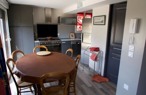 Saint-Marcellin Vercors Isere Communaute House | Gîte for 8 – La Fontaine Des Rollands: Mountain View, Shared Pool, Wi-Fi