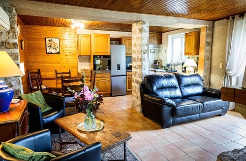 Saint-Romain-sous-Gourdon House | Gîte au jardin Le Poivre