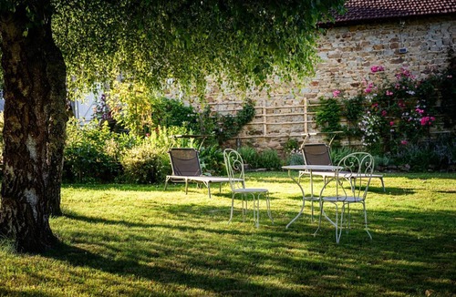 Saint-Romain-sous-Gourdon House | Gîte au jardin Le Poivre