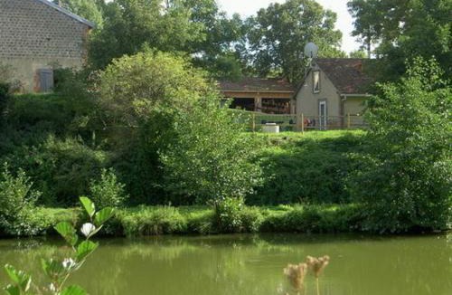 Chatel-de-Neuvre House | Gîte indépendant rénové, animaux acceptés, jardin - La Tourne - FR-1-489-22