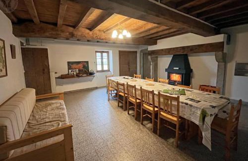 Le Crozet House | Gîte isolé et paisible aux Monts de la Madeleine avec animaux admis - FR-1-496-100