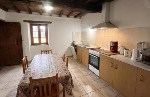 Le Crozet House | Gîte isolé et paisible aux Monts de la Madeleine avec animaux admis - FR-1-496-100