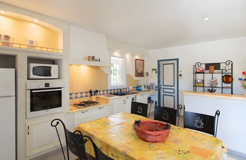 Taillades House | Gîte Jaune - Les Gîtes de Bel-Air in Luberon