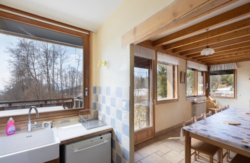 Les Deserts House | Gîte 'Jeantiane Les Alpes Fleuries': Mountain View, Private Terrace, Wi-Fi