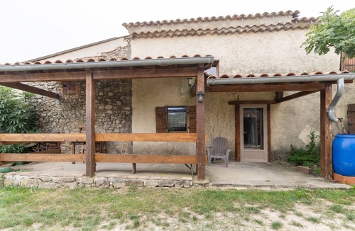 Bessas House | Gîte 'La Bergerie - Le Mas De Peyraube' with Shared Pool, Communal Garden & Wi-Fi