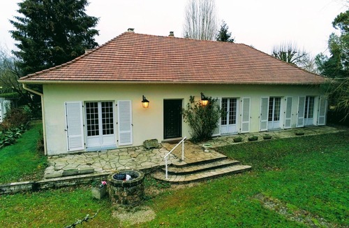Les Molieres Villa | Gîte La Châtelaine 4 épis 7 pers. set in 1634 m² of wooded grounds!