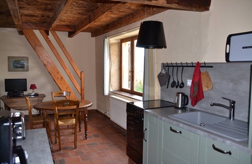 Bourgvilain Cottage | Gîte “La Framboisine”: Countryside Views