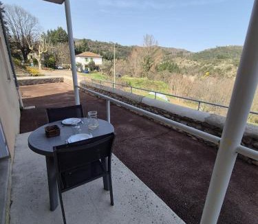 Meyras Apartment | Gîte La Vallée RDC Neyrac-les-Bains