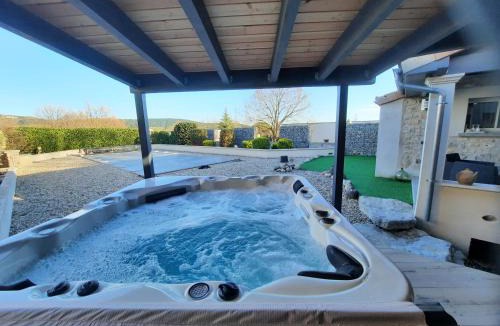 Lussas House | Gîte le cosy, Piscine et SPA en Ardèche, Adults only