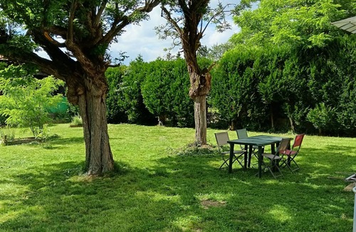 Lays-sur-le-Doubs House | Gîte le Jardin Caché. Maison Indépendante Avec Terrain de 1000m2 Clos