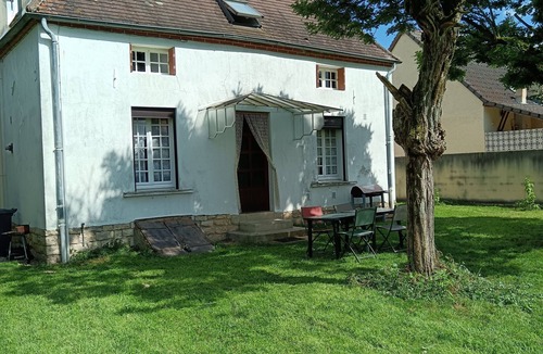 Lays-sur-le-Doubs House | Gîte le Jardin Caché. Maison Indépendante Avec Terrain de 1000m2 Clos