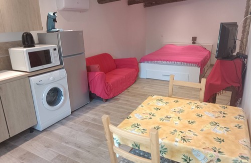 Crestet House | Gîte "Le Rosier" LE MAS DES Charrettes