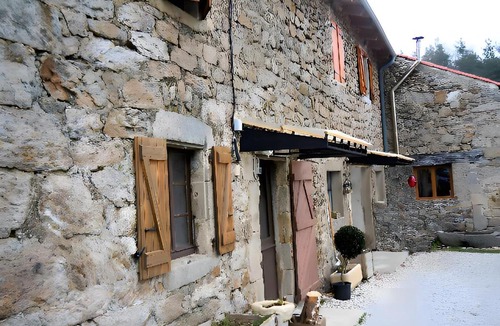 Saint-Julien-Labrousse House | Gîte Les Combes Claires