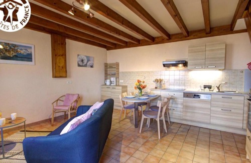 Pralong House | Gîte Les Hortensias à Pralong - Charme et Confort pour 4 Pers avec Internet - FR-1-496-117
