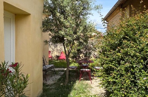 Aubignan Apartment | Gîte Lou Sabaï au pied des dentelles de Montmirail, piscine partagée
