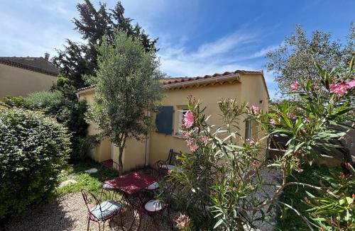 Aubignan Apartment | Gîte Lou Sabaï au pied des dentelles de Montmirail, piscine partagée