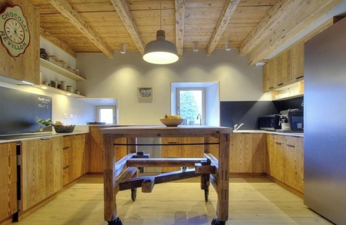 Chezery Forens House | Gîte Ludivine et Péluchet