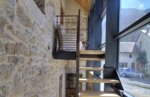 Chezery Forens House | Gîte Ludivine et Péluchet