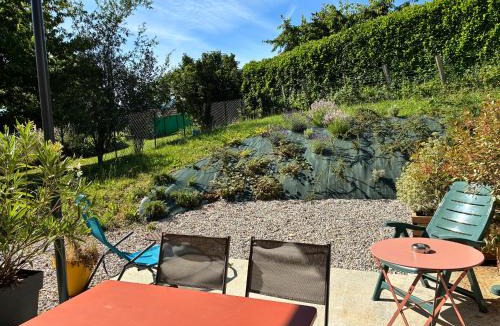 Beaucroissant Apartment | Gîte neuf au calme, RDC, Terrasse, Parking, 2 chambres, Clim