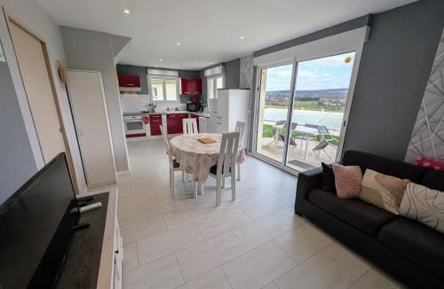 Fretigney-et-Velloreille House | Gîte paisible avec piscine partagée, clim - 5 pers. - FR-1-583-518