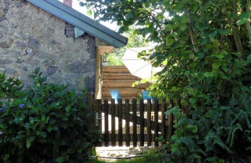 Saint-Bresson House | Gîte paisible dans une ancienne ferme avec WIFI et parking à Saint-Bresson - FR-1-583-440
