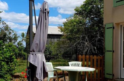 Neuvy House | Gîte rénové avec terrasse privée et animaux admis - FR-1-489-10