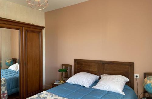 Pierrefitte-sur-Loire House | Gîte rénové à Pierrefitte-sur-Loire avec jardin et parking - FR-1-489-347
