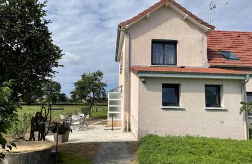 Pierrefitte-sur-Loire House | Gîte rénové à Pierrefitte-sur-Loire avec jardin et parking - FR-1-489-347
