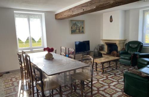 Montaiguet-en-Forez House | Gîte rural à Montaiguët-en-Forez avec étangs et vélos - FR-1-489-371