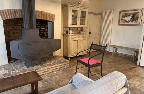 Neuilly-le-Real House | Gîte Rustique à Neuilly-le-Réal avec Animaux Acceptés - FR-1-489-611