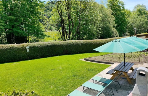 Foncine-le-Haut Apartment | Gîte Saine Montagne du Jura with Spa Sauna river