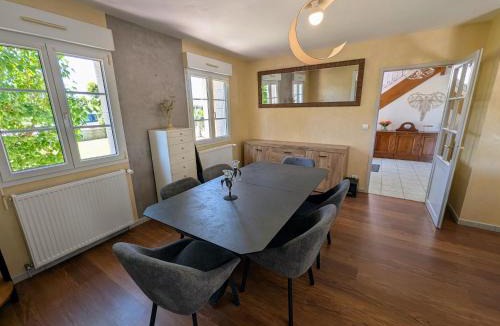 Fretigney-et-Velloreille House | Gîte spacieux à Fretigney avec jardin et billard, idéal pour 8 pers. - FR-1-583-507