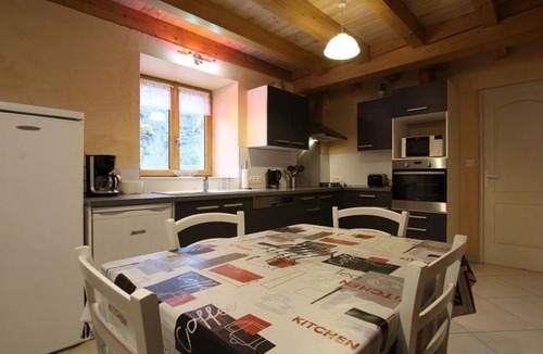 Saint-Julien-des-Chazes House | Gîte spacieux avec terrasse surplombant rivière, idéale pour pêche et sports d’eau, tout inclus - FR-1-582-17