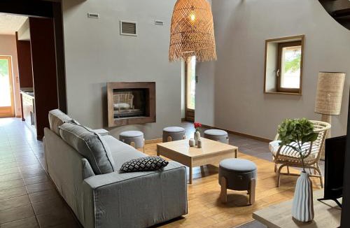 Montbeugny House | Gîte spacieux à Montbeugny, 14 pers., animaux acceptés - FR-1-489-593