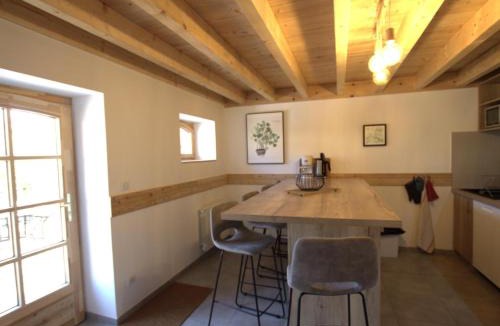 Les Salles House | Gîte spacieux avec terrasse, nature et animaux acceptés - FR-1-496-285