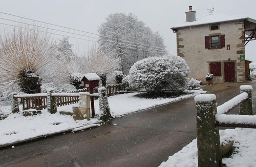 Bonvillet House | Gîte Tranquille avec Cheminée, Terrasse sur la Saône et Borne EV, Animaux Bienvenus - FR-1-589-103