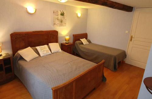 Saint-Paul-de-Vezelin House | Gîtes Authentiques avec Cheminée et Animaux Bienvenus, 11 Pers. - FR-1-496-273