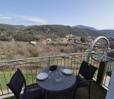 Meyras Apartment | Gîtes La Vallée 2éme Etage Neyrac les Bains