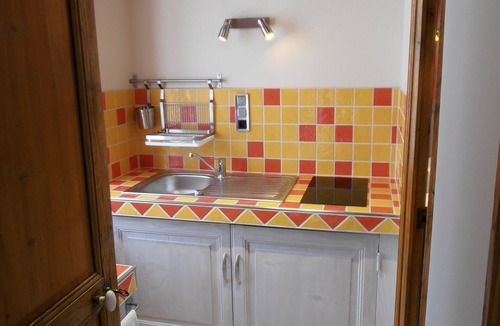 Decize Cottage | Gîtes, Maisonette, guest room, bikes welcome, DECIZE