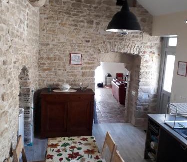 Vezelay House | Galerie Benjamine