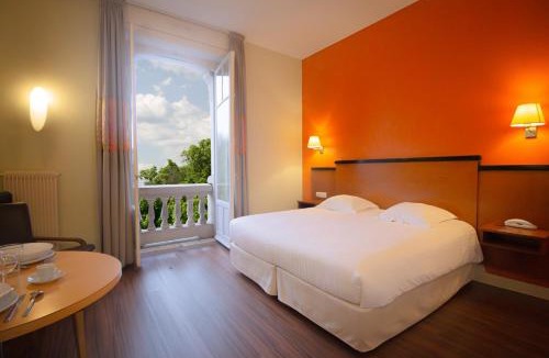 Luxeuil-les-Bains Apartment | Garden & City Luxeuil Ex Le Métropole et Les Thermes