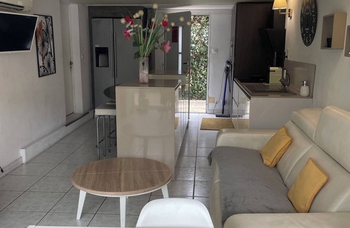 Launaguet Apartment | GARDENS OF GRAND SELVE Air conditioning, jacuzzi, sauna and swimming pool.