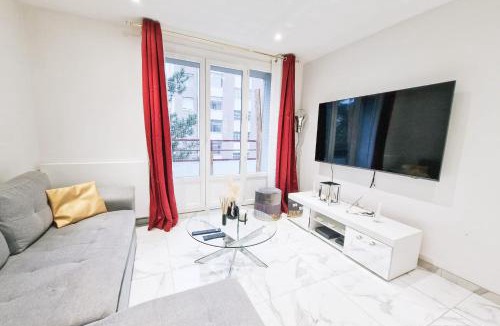 Saint-Martin-d'Heres Apartment | #GH Butler's Monochrome