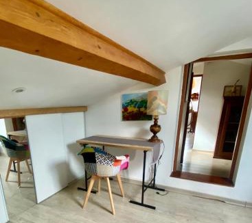 Alba-la-Romaine Apartment | Gite 4p, 2 chambres, jardin, piscine à partager