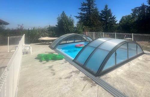 Saint-Apollinaire-de-Rias House | GiTE ATYPIQUE AVEC PISCINE COUVERTE en été