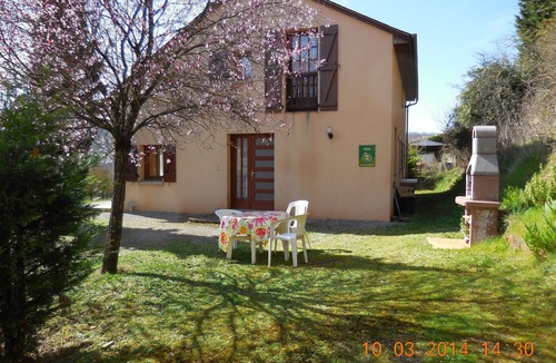 Marcillac-Vallon House | "Gite BEAU- SOLEIL" 208 rue de la source. Le Cayla 12330 MARCILLAC VALLON