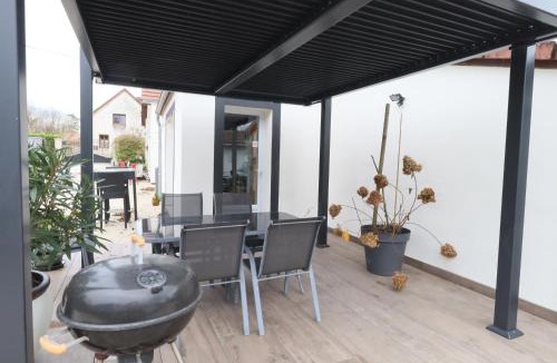 Longeault House | Gite calme avec grand parking privé, proche Dijon