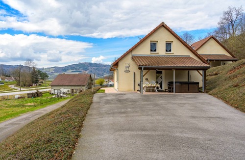 Rupt-sur-Moselle House | "Gîte Cerf" vacation home with a private terrace, Wi-Fi, and air conditioning