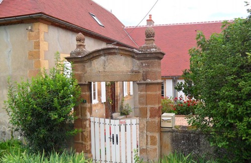 Chatel-de-Neuvre Cottage | Gite Châtel-de-Neuvre, 3 bedrooms, 6 persons
